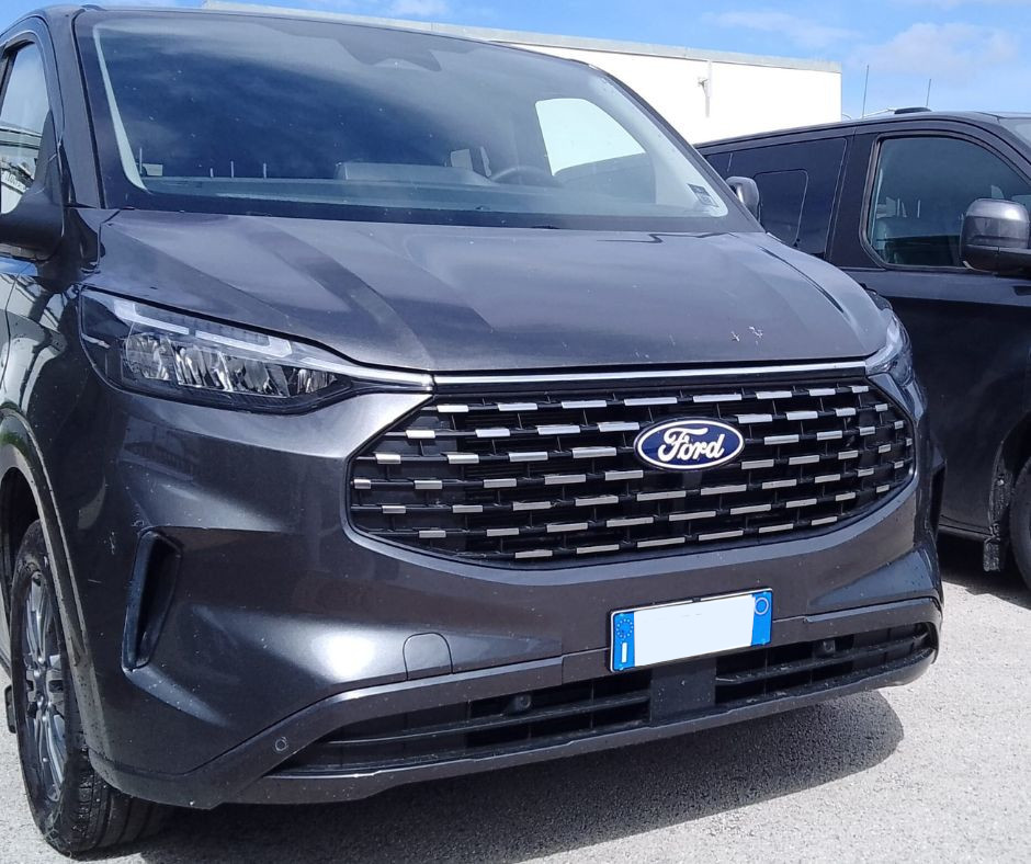 Noleggio furgoni e pulmini 9 posti Pomezia Roma